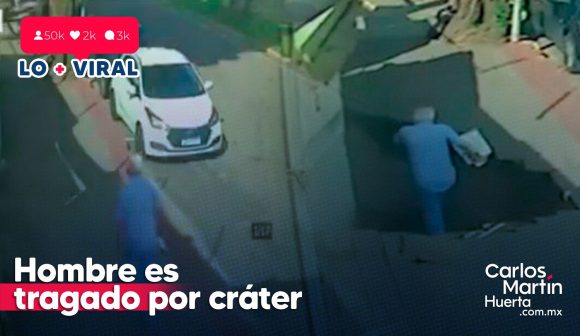 VIDEO Hombre es “tragado” por cráter que se abrió en la calle