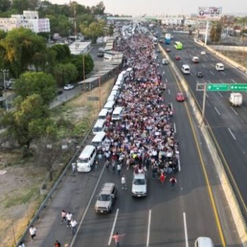 Bloquean la circulación en la autopista México-Pachuca para exigir seguridad