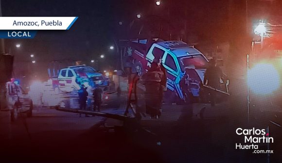 Policías municipales de Amozoc chocan patrulla; habrían estado borrachos