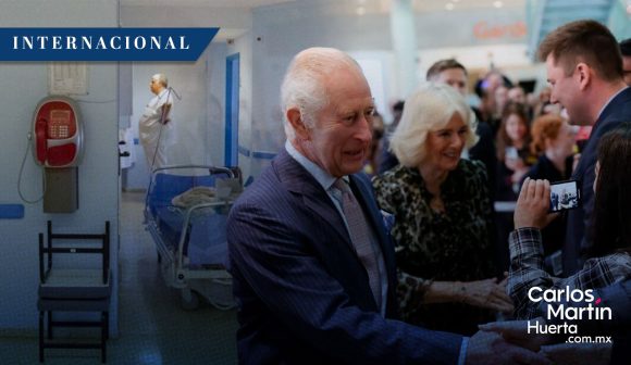 Carlos III reanuda su agenda y visita hospital oncológico