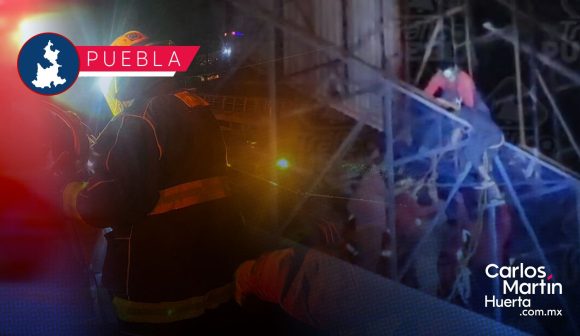 Sujeto intenta quitarse la vida en puente de Periférico; bomberos logran impedirlo