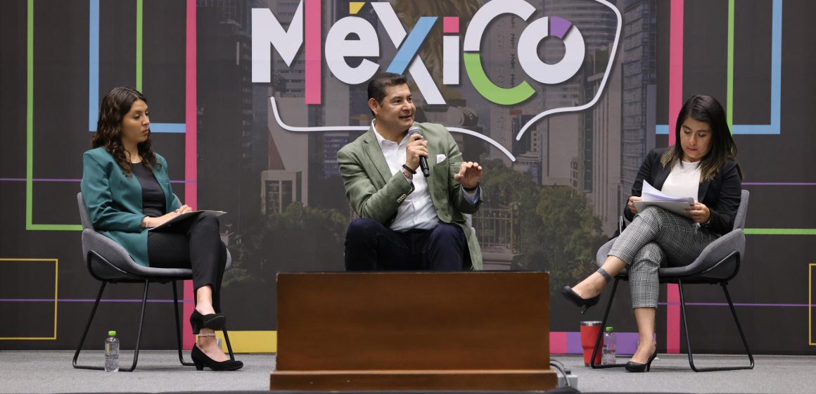 Armenta dialoga con jóvenes de la UPAEP en el conversatorio “Hablemos por México”