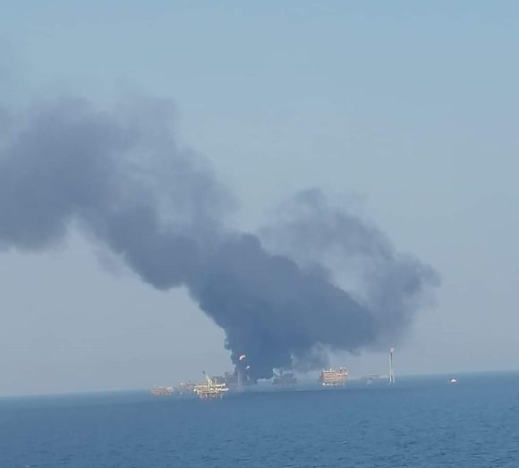 Incendio en plataforma de Pemex deja un muerto y 13 heridos