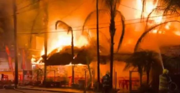 Presuntos aficionados del Monterrey incendian restaurante