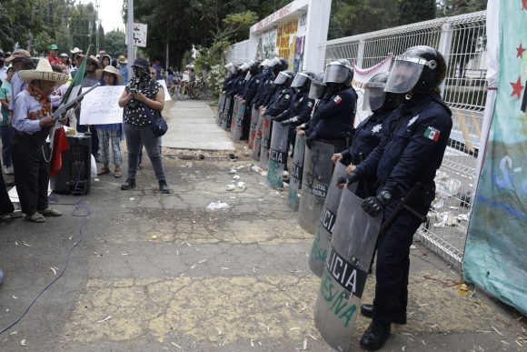 Rechaza SSP agresión a policías durante protesta en la Recta a Cholula