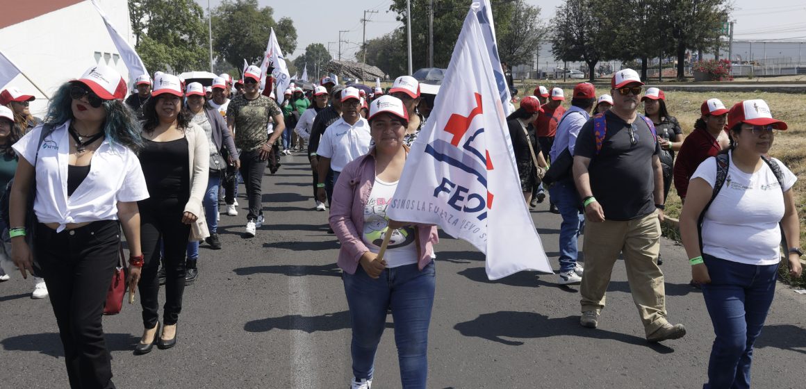 Agremiados a la CSR marcharon en la ciudad de Puebla para conmemorar el Día del Trabajo