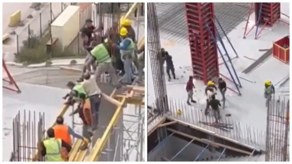 Desde las alturas albañiles se agarran a golpes en plena construcción