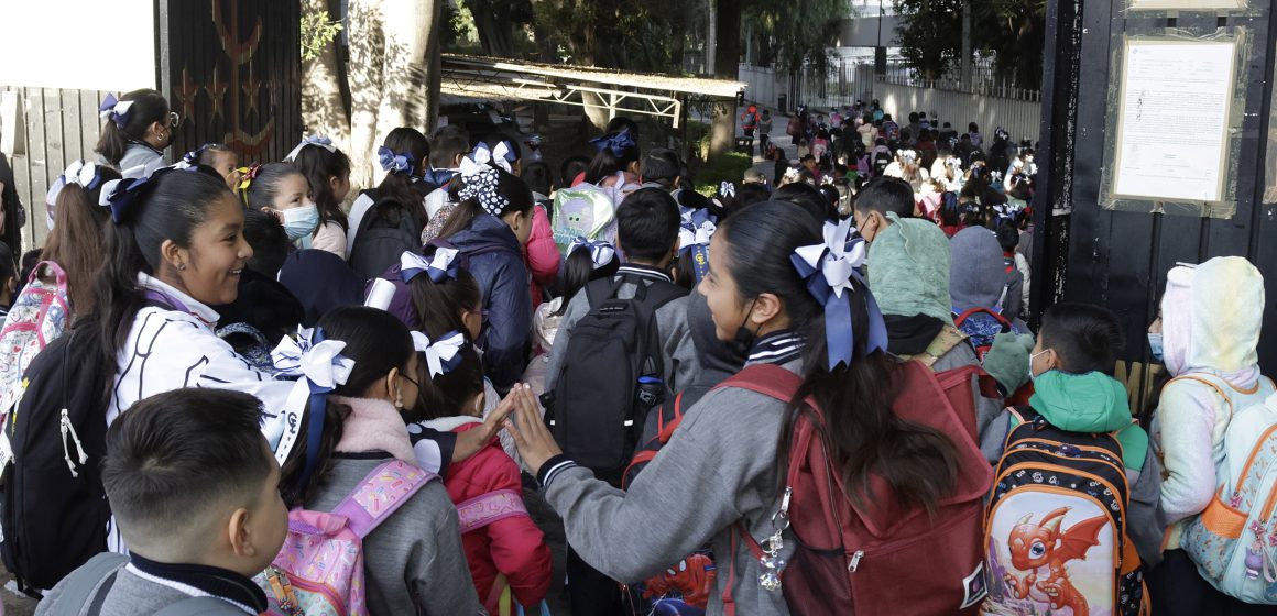 Este lunes regresan a clases más de 2 millones de alumnos en Puebla