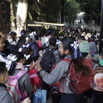 Este lunes regresan a clases más de 2 millones de alumnos en Puebla