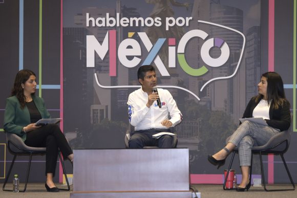 Presenta Lalo Rivera propuestas ante universitarios en el foro “Hablemos por México”