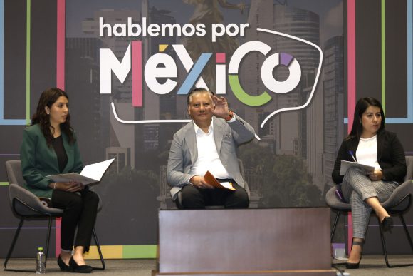 Fernando Morales presentó su proyecto de gobierno a universitarios de la Upaep