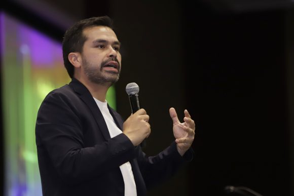 Propone Álvarez Máynez un cuarto debate solo para candidatos punteros