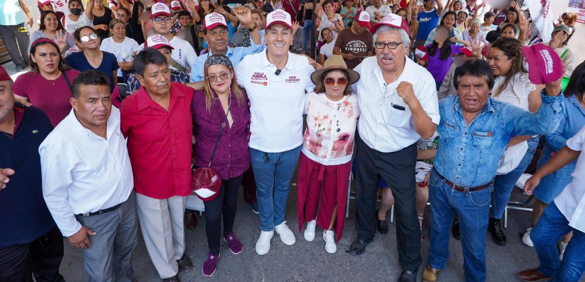 Pepe Chedraui fue arropado por las y los vecinos de la colonia 10 de Mayo