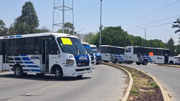 Transportistas acusan invasión de rutas Antorchistas y desquician avenida Las Torres