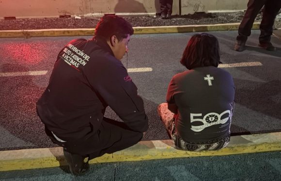 Por segunda ocasión rescatan a mujer que intentaba suicidarse en el puente de la 11 Sur y Periférico