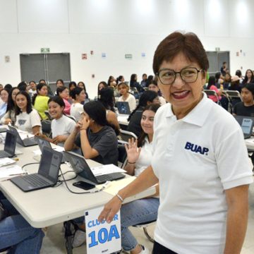 La Rectora Lilia Cedillo realiza recorrido durante la aplicación del Examen General de Admisión 2024