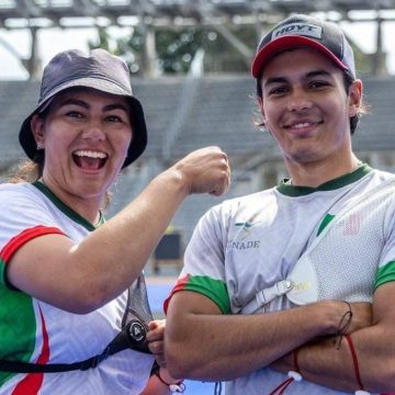 Alejandra Valencia y Matías Grande son campeones en Copa del Mundo de Tiro con Arco