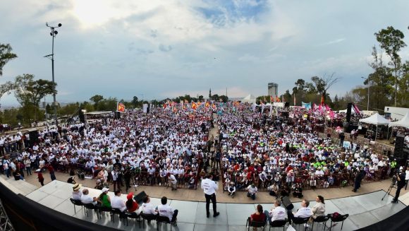 Ante miles de personas, Armenta cierra su campaña