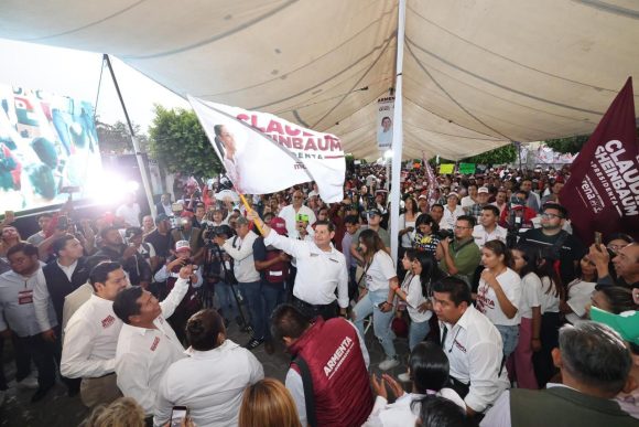 Previo al cierre de campaña, Armenta se reunió con miles de poblanas y poblanos