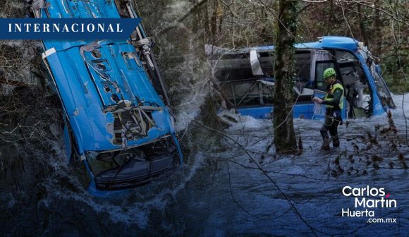 (VIDEO) Autobús cae a río en San Petersburgo; hay tres muertos