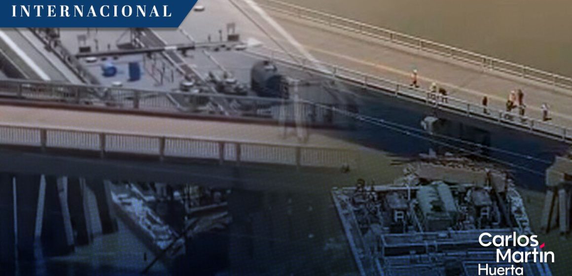 (VIDEO) Barcaza choca contra puente en Texas y provoca colapso de vía ferroviaria
