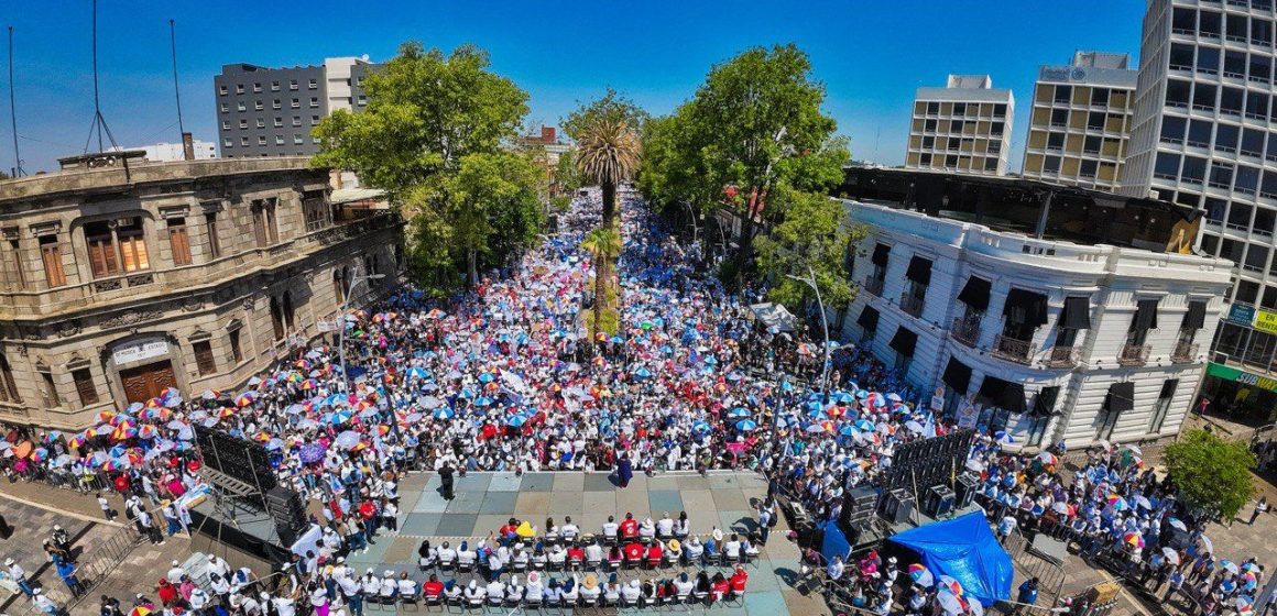 Ante miles de personas, Lalo Rivera cierra su campaña