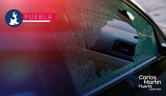 Dan cristalazo a vehículo en la colonia Anzures