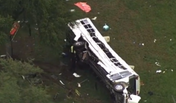 Autobús con migrantes vuelca en Florida, deja ocho muertos 40 heridos; confirman que viajaban mexicanos