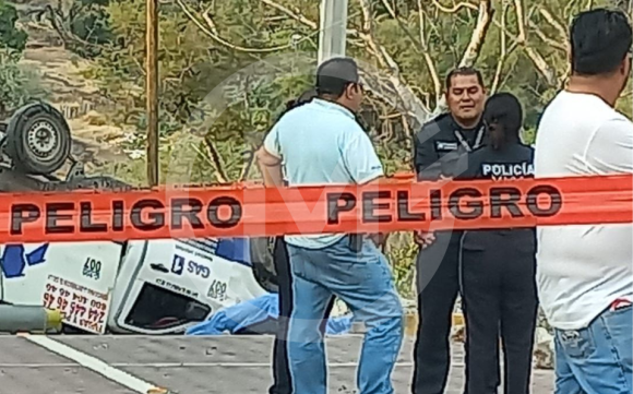 En Izúcar de Matamoros volcó pipa de gas; el conductor perdió la vida