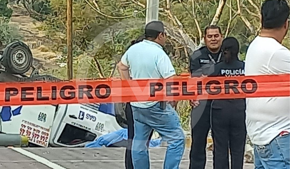 En Izúcar de Matamoros volcó pipa de gas; el conductor perdió la vida