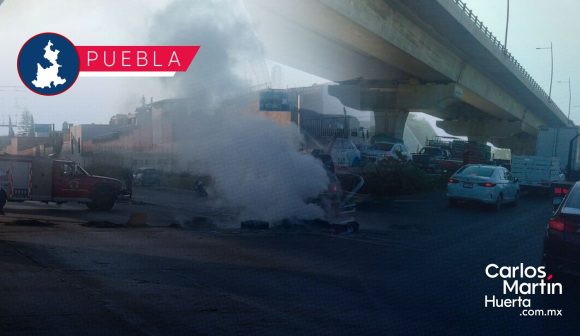 Familiares de desaparecido bloquean autopista México-Puebla por 5 horas