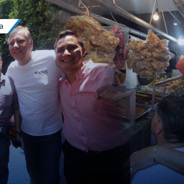 Fernando Morales y la Ola Naranja recorren el mercado “Victoria” de Teziutlán