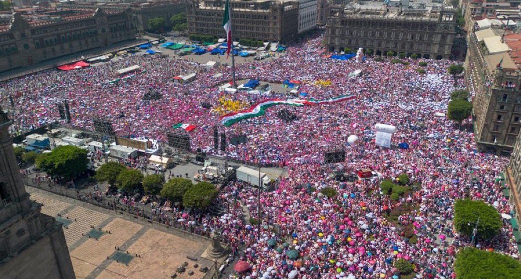 Reportan asistencia de 95 mil personas en la manifestación de la Marea Rosa