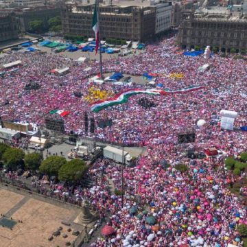 Reportan asistencia de 95 mil personas en la manifestación de la Marea Rosa