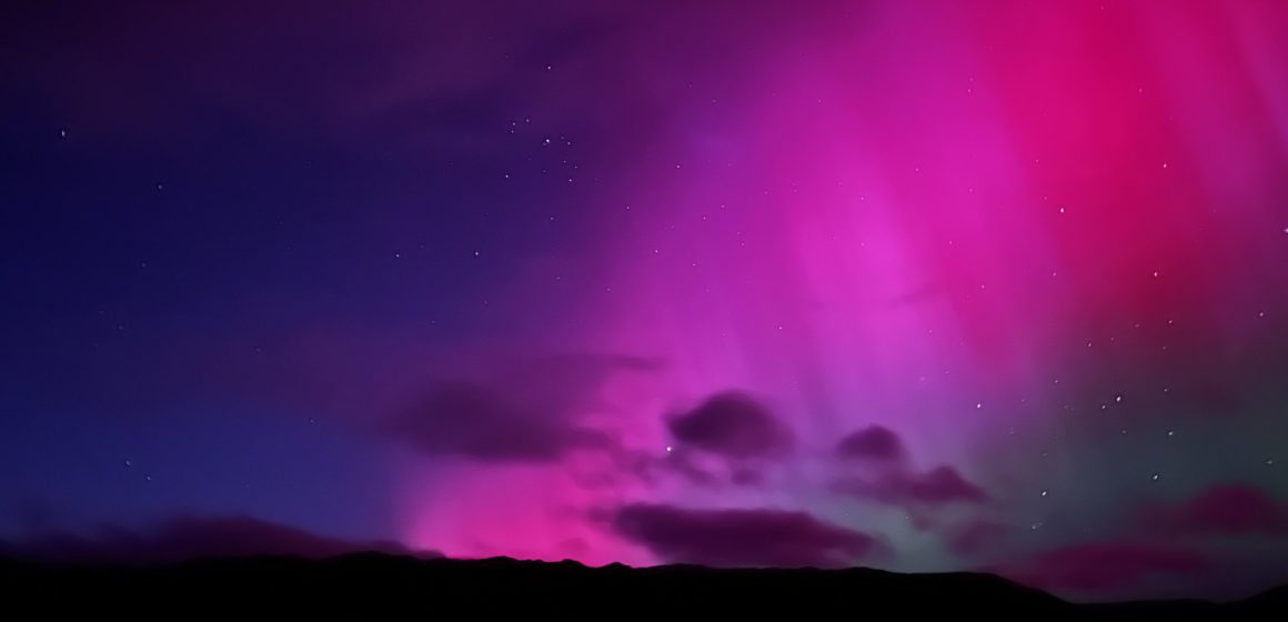 Reportan formación de auroras boreales en EU, Nueva Zelanda y Ucrania