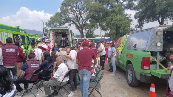 GOiSz8xbcAAbJgo Viento derriba lona en evento de Morena en Xonacatlán, Edomex
