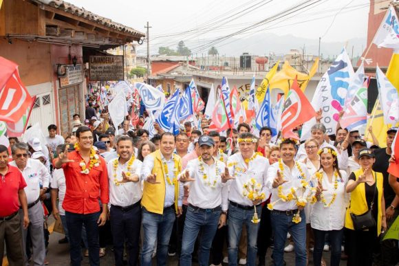 Lalo Rivera cierra gira en Huauchinango