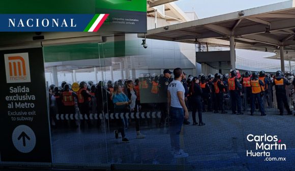 CNTE se manifiesta en el AICM