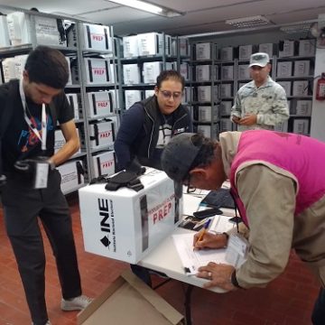 Distribuye INE documentación y material electoral