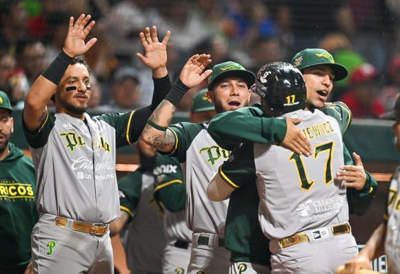 Los Pericos vinieron de atrás para empatar la serie ante los Diablos en el Alfredo Harp