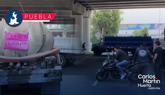 Piperos bloquean la Recta a Cholula y el bulevar Esteban de Antuñano ante clausura de pozos