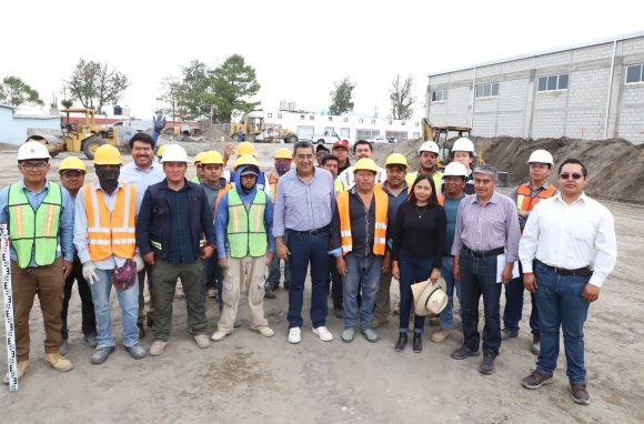 Gobernador supervisa unidad deportiva en San Juan Atenco