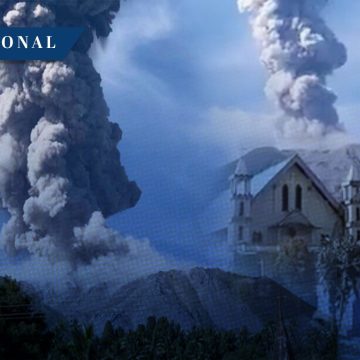 (VIDEO) Volcán Ibu entra en erupción en Indonesia