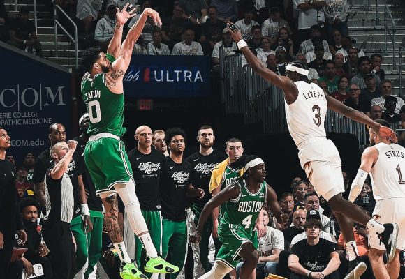 Los Celtics superaron a los Cavaliers y se colocan a un triunfo de la Final del Este