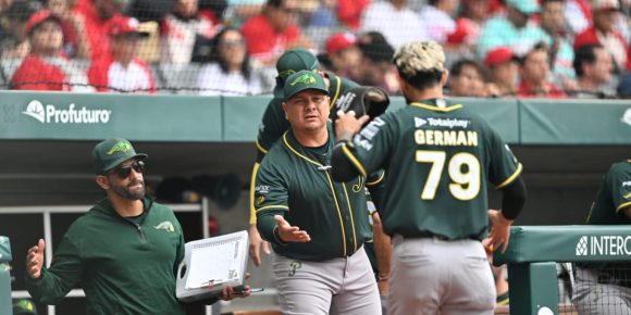 El manager de los Pericos, Sergio Omar Gastélum, fue suspendido por conducta antideportiva