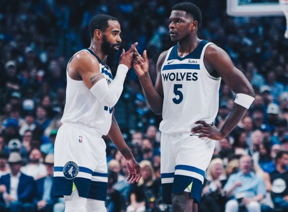 Los Lobos vencieron a los Mavericks y se mantienen con vida en el Oeste