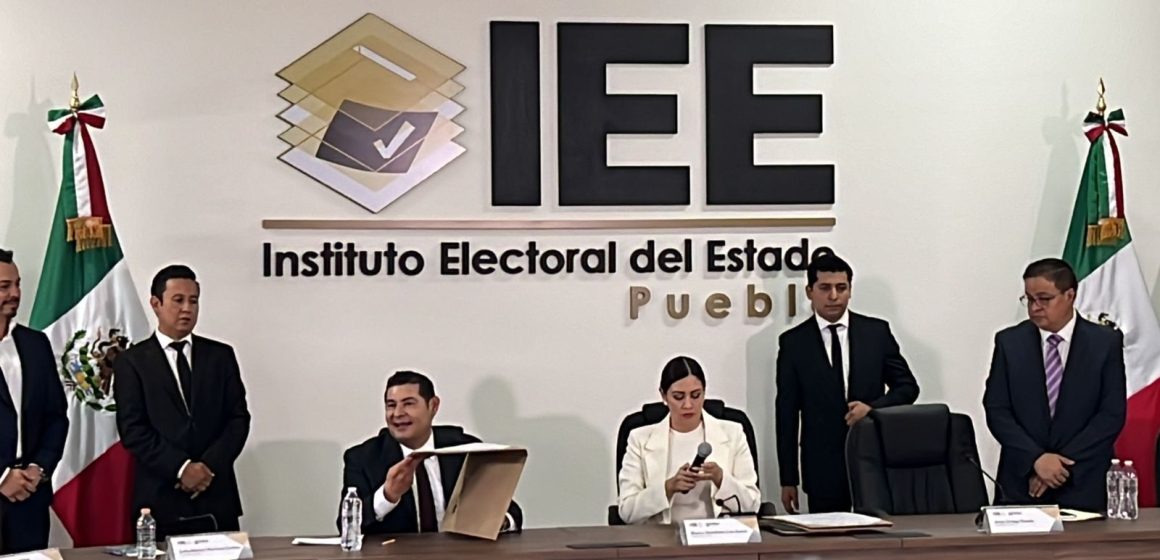 Recibe Alejandro Armenta Mier constancia de mayoría como gobernador electo de Puebla