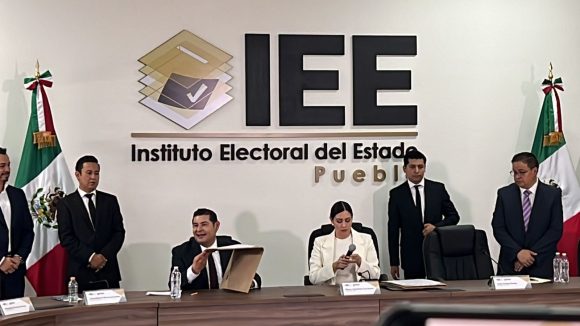 Recibe Alejandro Armenta Mier constancia de mayoría como gobernador electo de Puebla