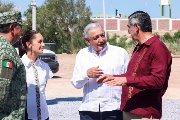 AMLO y Sheinbaum supervisan obra de la Agencia Nacional de Aduanas