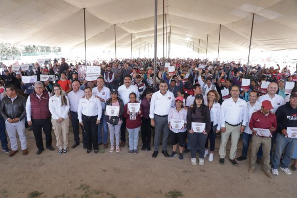 Entregan apoyos al campo poblano en Libres  